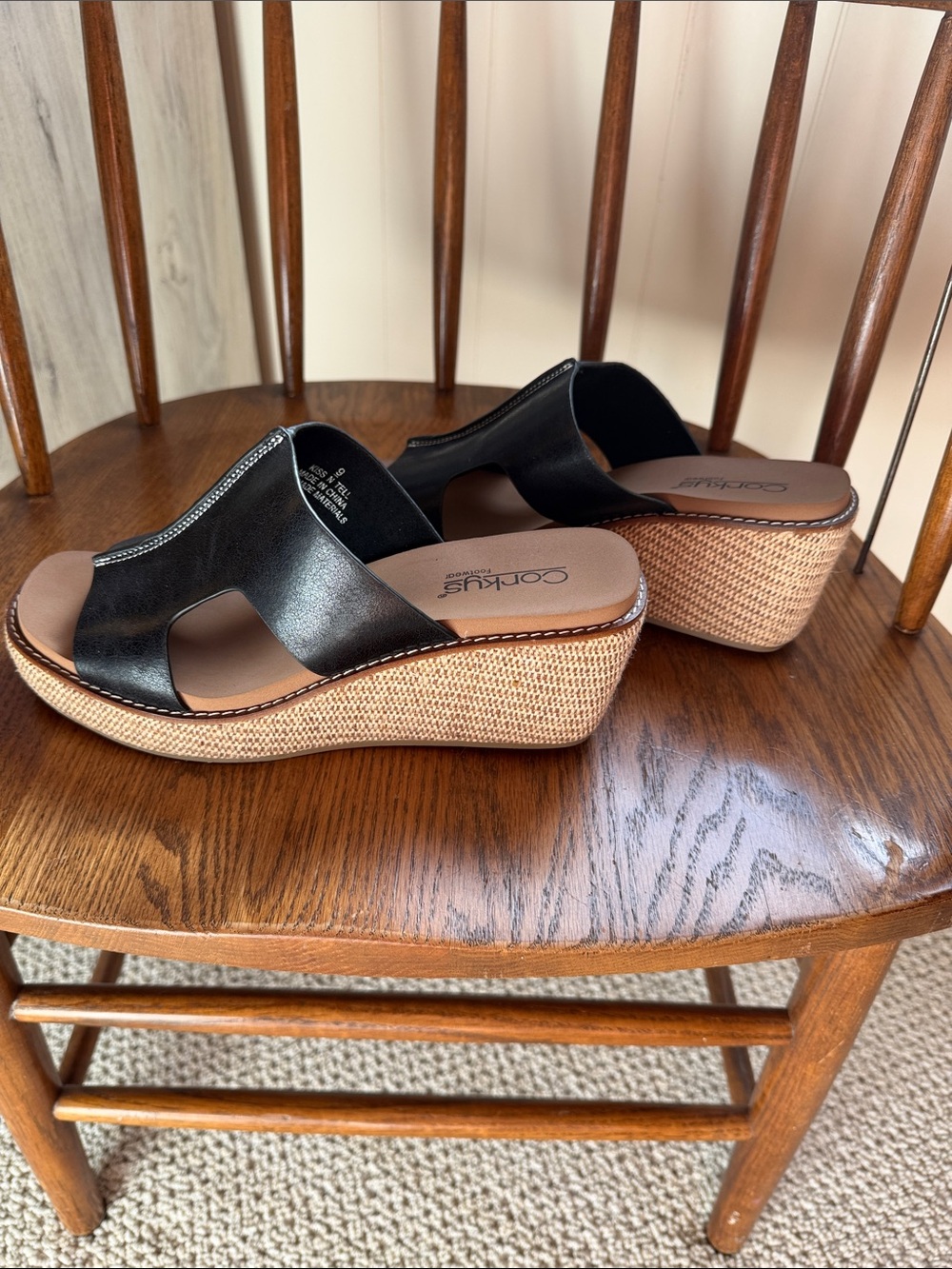 Corkys Kiss N Tell Black Wedge Slide Sandals - Black. Size 9.